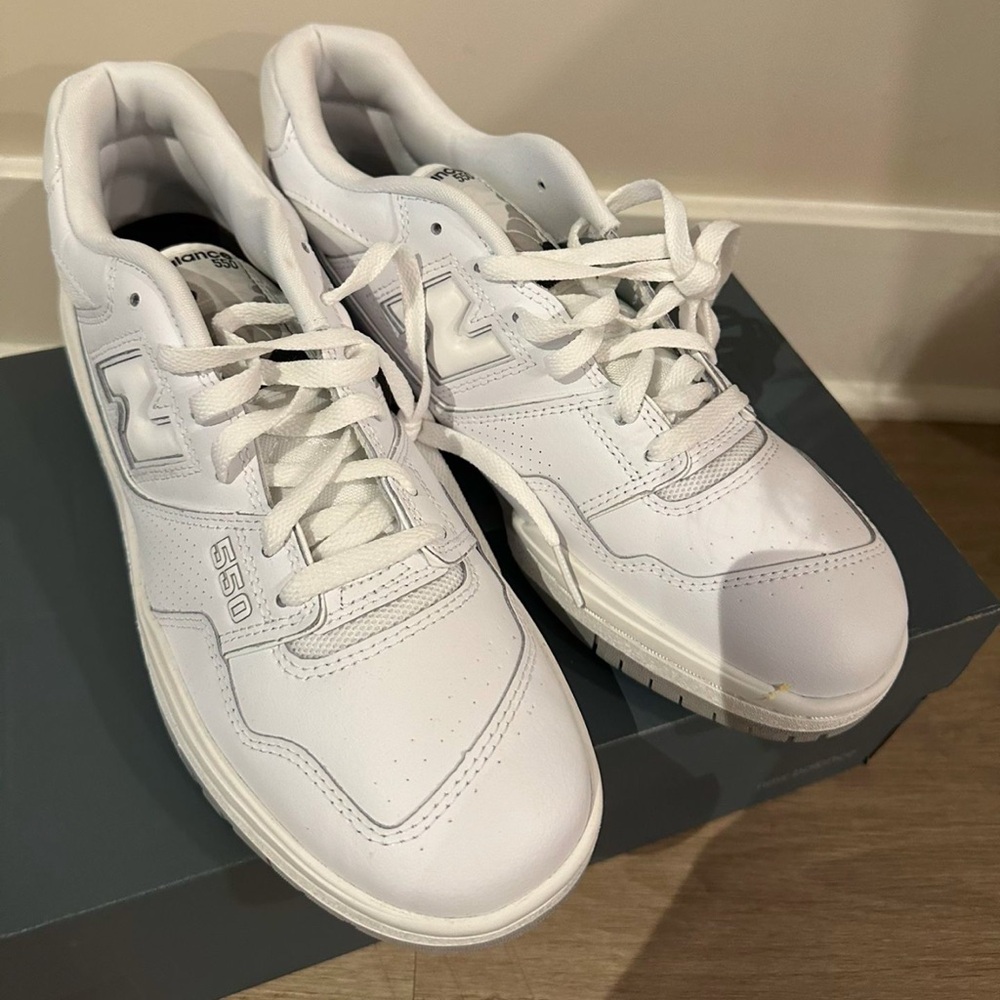 SOLD— Men’s New Balances 550 Sneakers